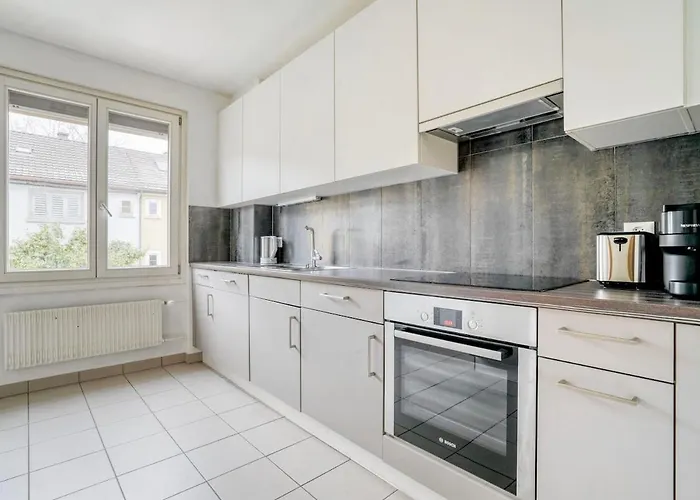 Blossom 90 Qm 3 Schlafzimmer Balkon & Voll Ausgestattete Kueche شقة