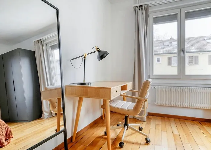 Blossom 90 Qm 3 Schlafzimmer Balkon & Voll Ausgestattete Kueche شقة *