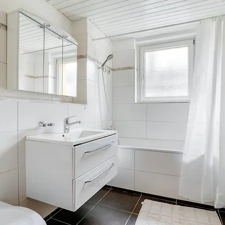 Blossom 90 Qm 3 Schlafzimmer Balkon & Voll Ausgestattete Kueche *