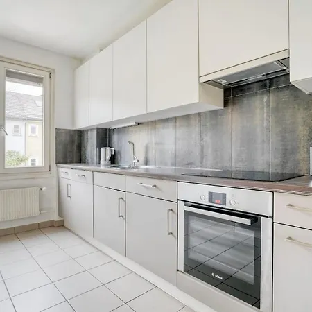 Blossom 90 Qm 3 Schlafzimmer Balkon & Voll Ausgestattete Kueche Appartement