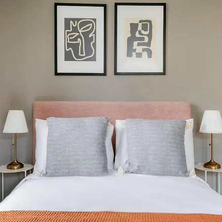 Blossom 90 Qm 3 Schlafzimmer Balkon & Voll Ausgestattete Kueche Apartmán Curych